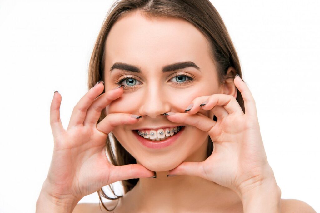 Le Dr Zaineb Zioud, experte en orthodontie, associe précision médicale et technologies avancées pour créer des sourires éclatants et harmonieux.